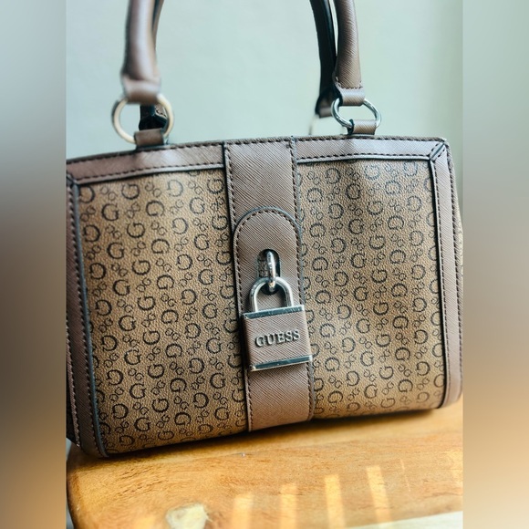 Guess brand bag brown color - Picture 1 of 13